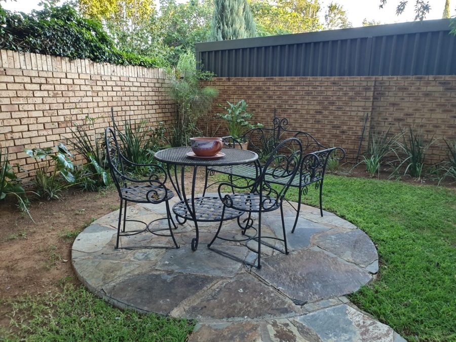 6 Bedroom Property for Sale in Flimieda North West